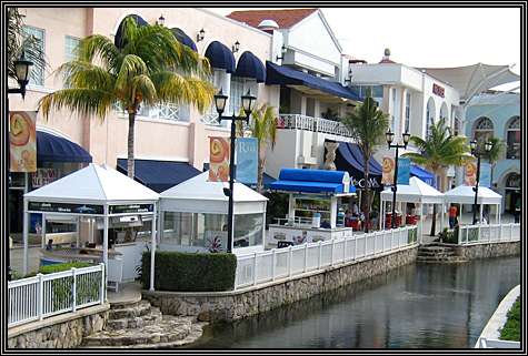 Shopping mall in Cancun ... we ate lunch at Chili's there ... November 5, 2007 ... 