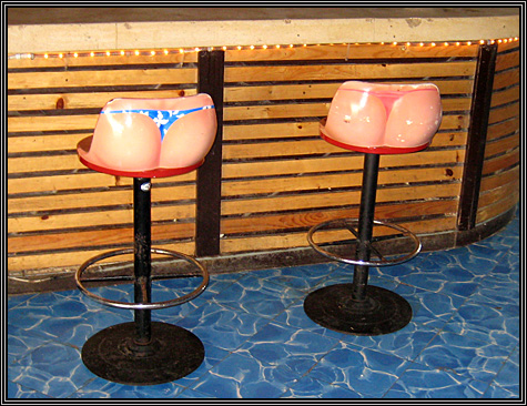Nice barstools ... Nice barstools ...