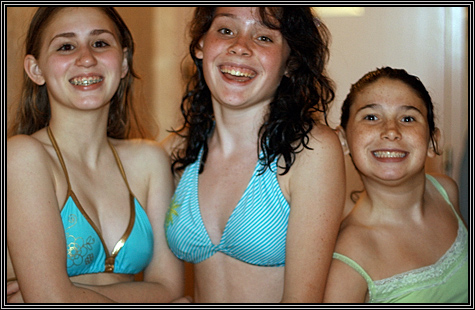 Kelly, Carissa and Alexis ... The twin's birthday party at Holiday Inn ... Kelly, Carissa and Alexis ... The twin's birthday party at Holiday Inn ...