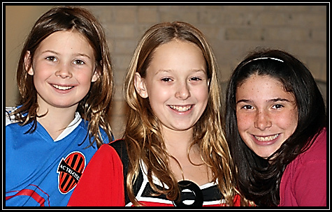 Emma, Julia, Alexis ... watching the Clique movie ... Thanksgiving 2008 ... 
