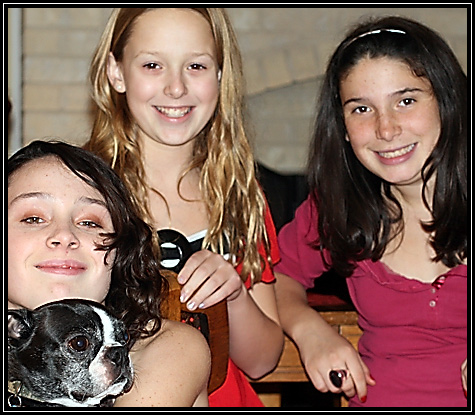 Carissa, Julia, Alexis ... watching the Clique movie ... Thanksgiving 2008 ... 
