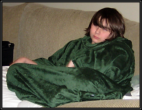 Christmas 2008 ... Ben wearing David's Slanket ... watching David play CoD ...
